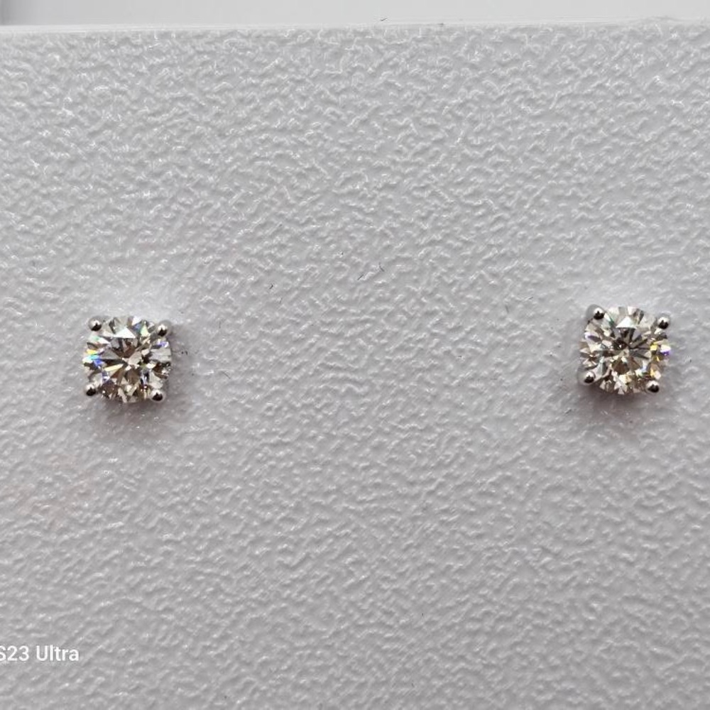 18K White Gold Diamond Stud Earrings (1 CTW)